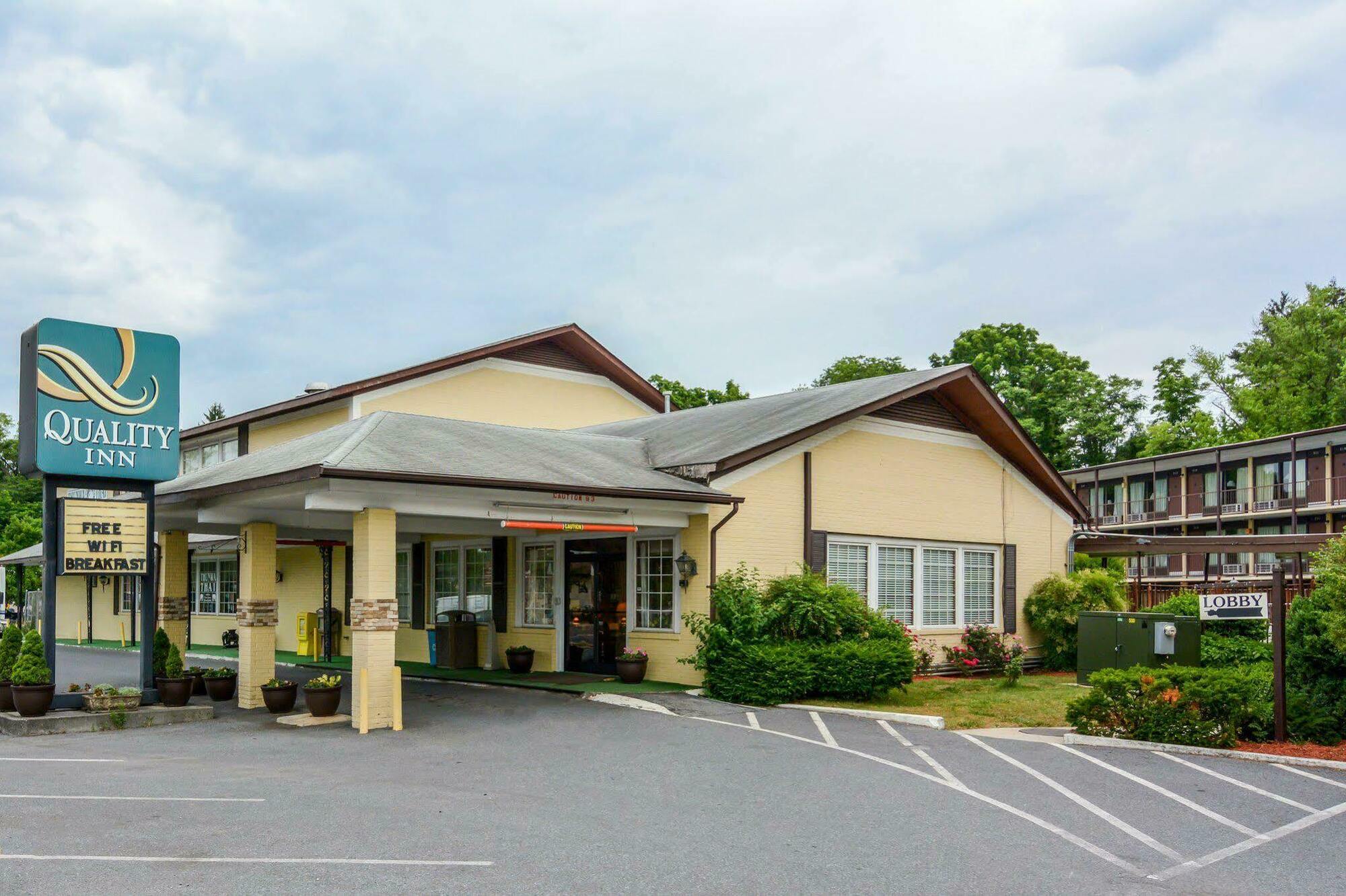 Hotel Baymont By Wyndham Front Royal Near Shenandoah National Park Exterior foto